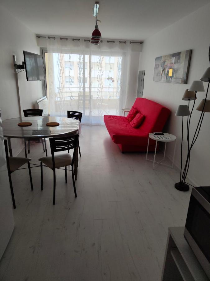 Appartement 2 Pieces Avec Une Grande Terrasse, 3 Etoiles, Wifi, Box Pour Vehicule Et Velos Les Sables-dʼOlonne Buitenkant foto