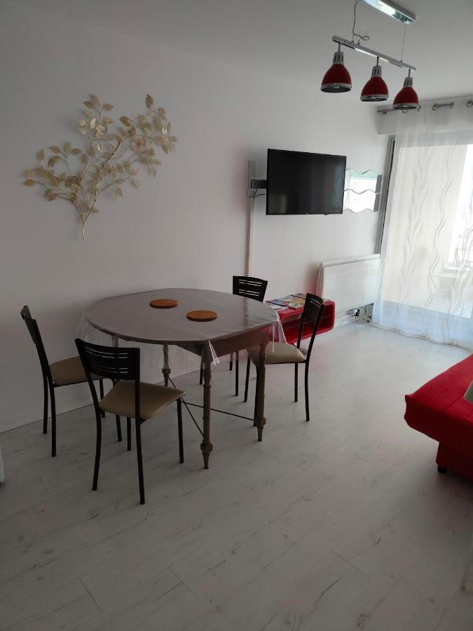 Appartement 2 Pieces Avec Une Grande Terrasse, 3 Etoiles, Wifi, Box Pour Vehicule Et Velos Les Sables-dʼOlonne Buitenkant foto